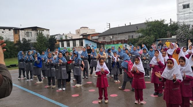 مهرماه و آغاز سال تحصیلی در مدرسه دخترانه شهید حشمت‌الله احمدپور قائمشهر