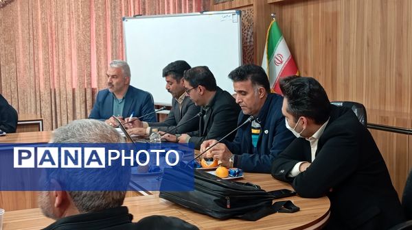 جلسه بررسی عملکرد و کیفیت آموزشی مدارس شهرستان بن با حضور مسئولان استانی