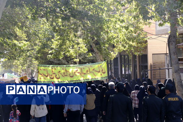 حضور پرشور دانش آموزان محلاتی در راهپیمایی 13 آبان 