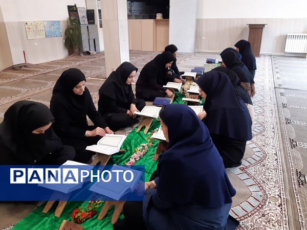 برگزاری محفل انس با قرآن در دبیرستان نور اردبیل