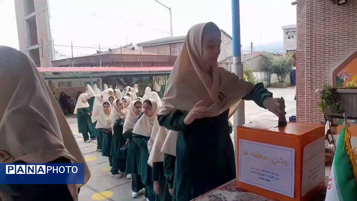 جشن عاطفه‌ها در دبیرستان دوره اول شاهد دخترانه شهرستان کردکوی