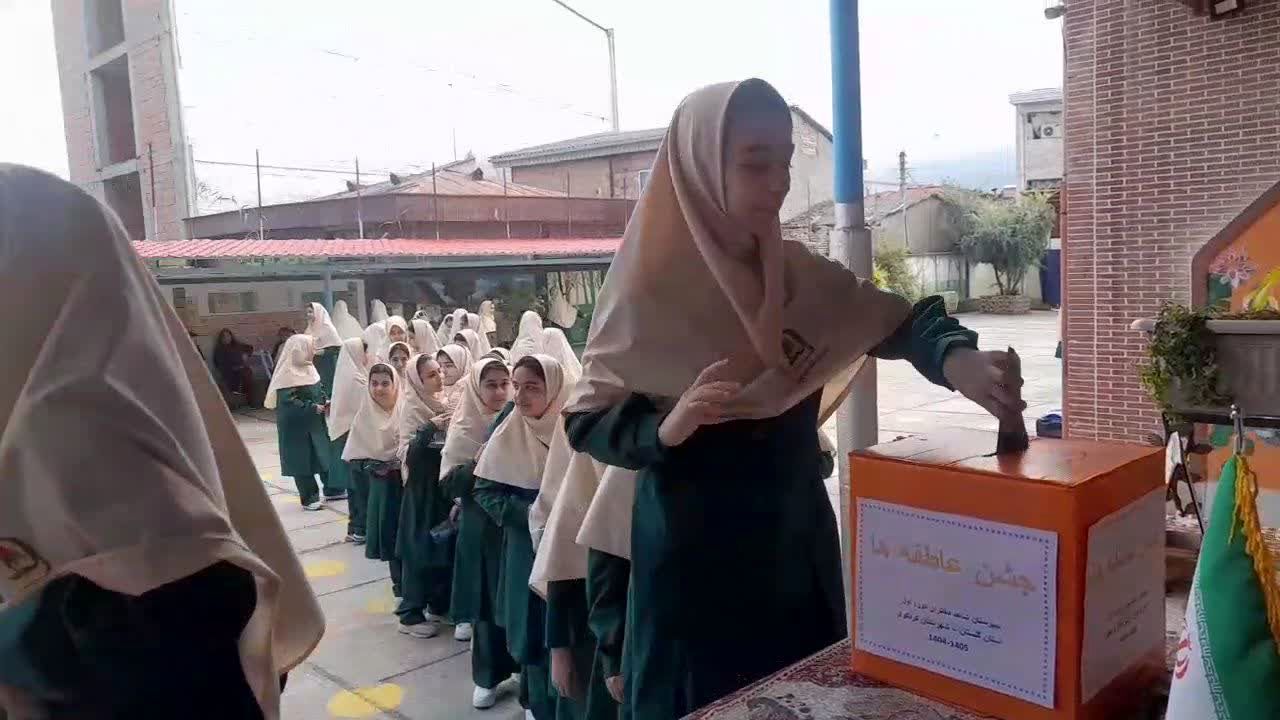 جشن عاطفه‌ها در دبیرستان دوره اول شاهد دخترانه شهرستان کردکوی