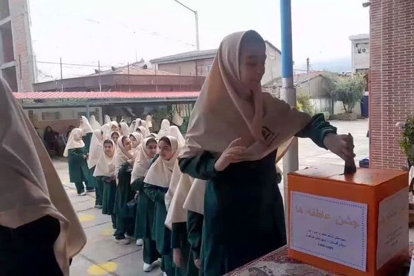 جشن عاطفه‌ها در دبیرستان دوره اول شاهد دخترانه شهرستان کردکوی