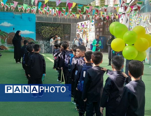 جشن شکوفهها در مدرسه نسل روشن ناحیه 2 کرج