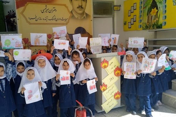 آتش و رنگ در کنار هم؛ جشن نقاشی دانش‌آموزان دبستان شهید میرشمسی 