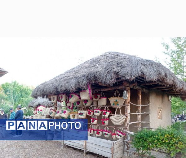 برپایی غرفه‌های صنایع دستی در پارک ایران کوچک 
