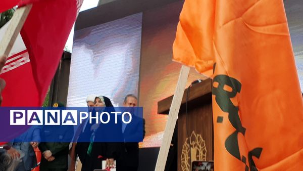 جلوه‌هایی از اجتماع مردم بجنورد در تجلیل از بانوی شجاع رسانه ملی