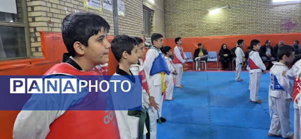 مراسم تجلیل قهرمانان تکواندوی استان خراسان رضوی از باشگاه دلاوران در کاشمر