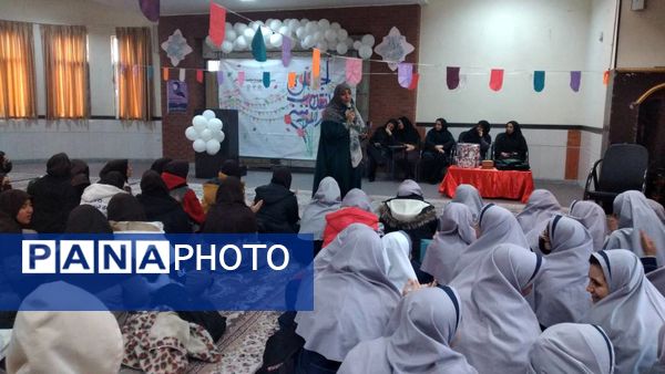 تقدیر از دانش‌آموزان فعال دبیرستان شهیده محبوبه دانش 