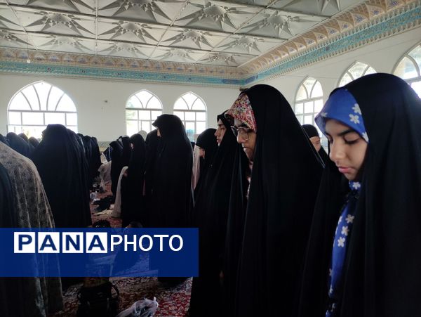 شرکت دانش آموزان دبیرستان مرحوم  حاج محمود زنده جانی در نماز جمعه