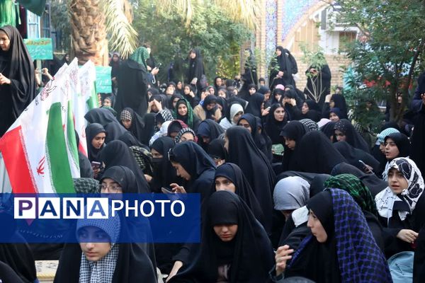 دانش‌آموزان کوهدشتی در یادمان شهدای هویزه