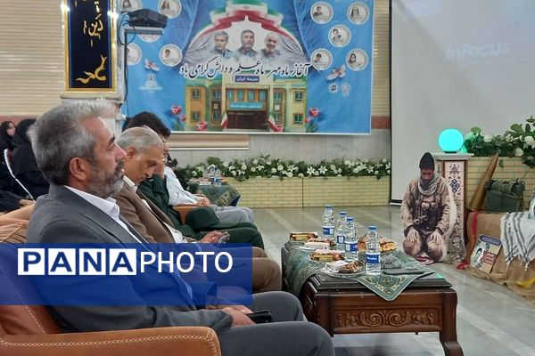 برگزاری یادواره شهدا به مناسبت هفته دفاع مقدس در دبیرستان حضرت زینب(س) ناحیه یک شهرری