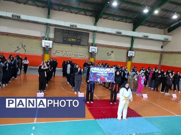 المپیاد ورزشی در دبیرستان دخترانه علمی
