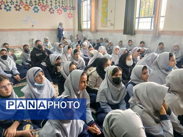 روایتگری زندگی  شهدا از زبان خواهر شهید محرابی دبستان میثاق ناحیه سه