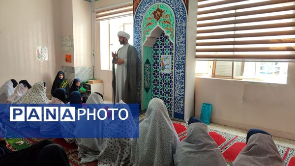محفل نماز جماعت در دبیرستان شاهد تکتم