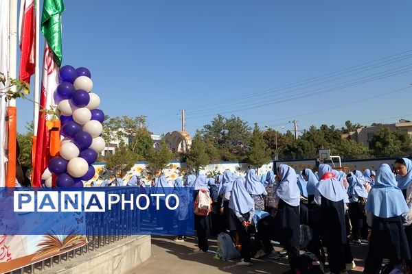 آغاز بهار تعلیم وتربیت در دبستان آرمینه مصلی نژاد ناحیه ۶