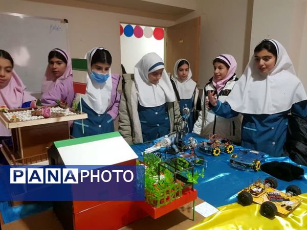 نمایشگاه آثار پژوهشی دانش آموزان رودهن