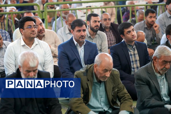 حضور مدیرکل آموزش‌وپرورش استان در نماز جمعۀ شهر اصفهان