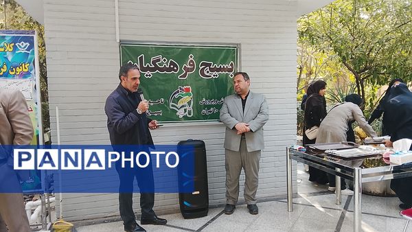 برپایی موکب دانش‌آموزان پیشتاز در منطقه ۱۰ در سالروز شهادت حضرت زهرا (س)