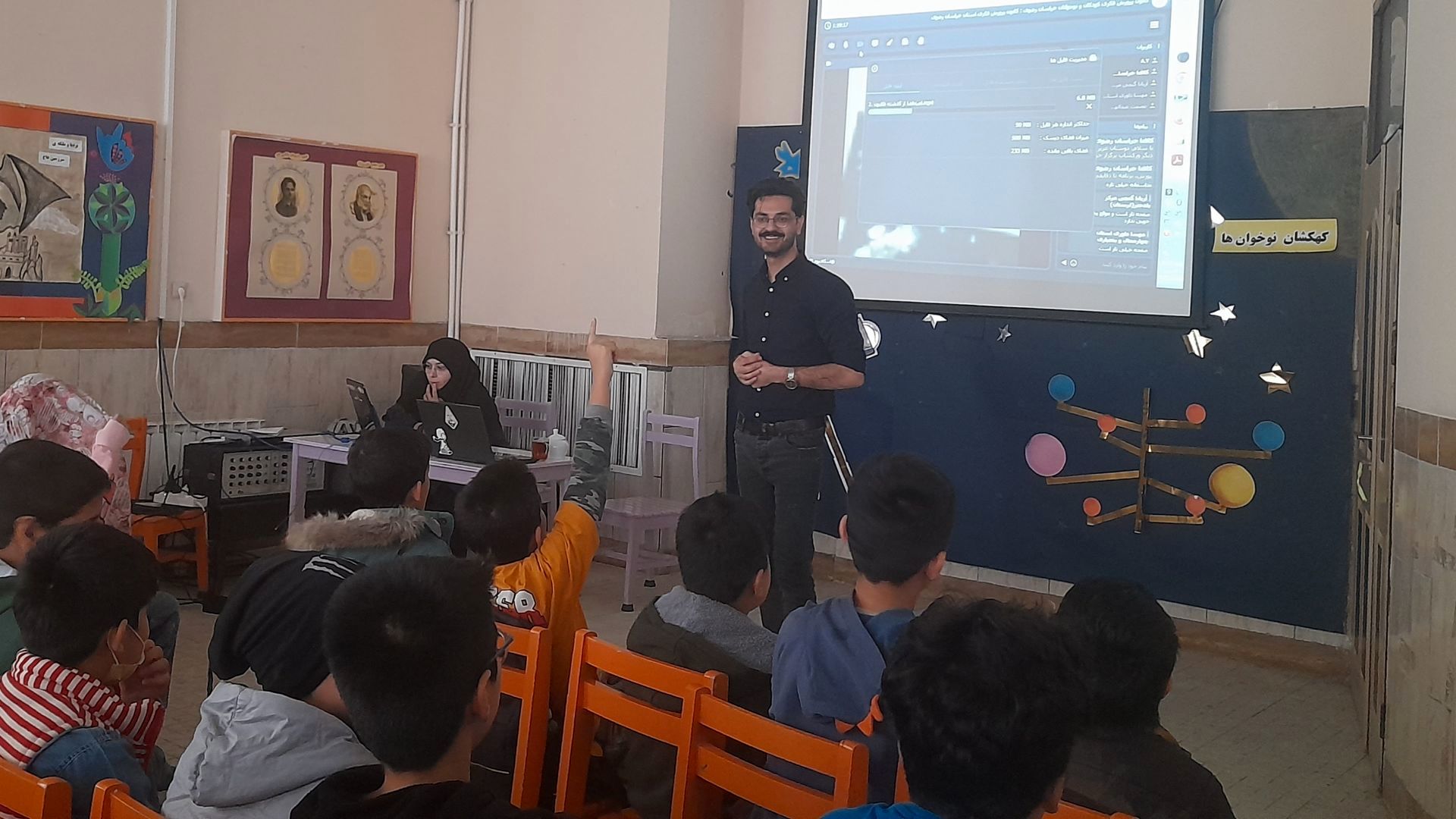 نشست بر مدار هشتم در کانون پرورشی فکری کودکان و نوجوانان