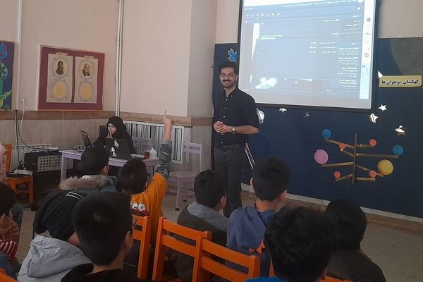 نشست بر مدار هشتم در کانون پرورشی فکری کودکان و نوجوانان