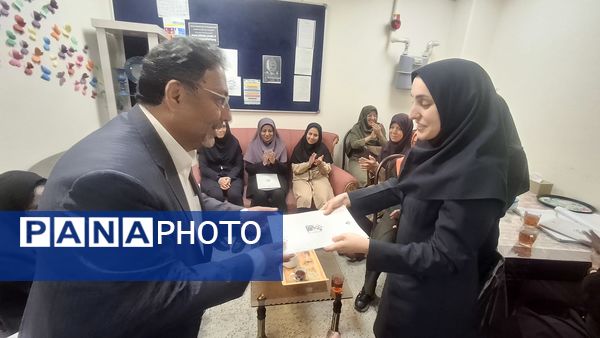 مدیر آموزش‌وپرورش منطقه ۱۴ تهران از کارکنان مدرسه اتیسم راد تقدیر کرد