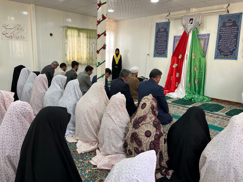 نواختن زنگ نماز در دبیرستان شهید محمدی پور خلیل آباد 