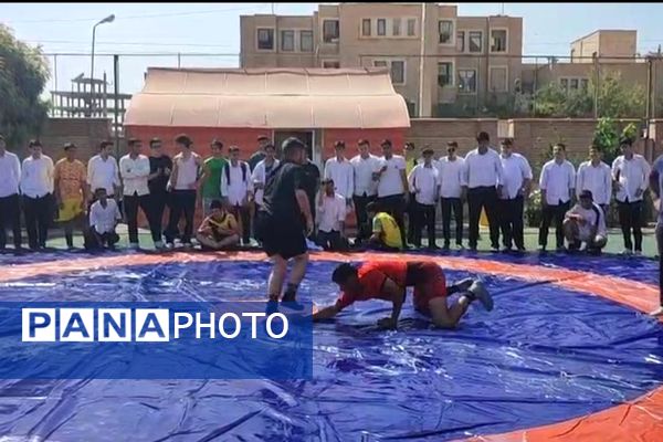 هیجان ورزشی با مسابقات کشتی و طناب‌کشی در دبیرستان حکیم ابوالقاسم فردوسی