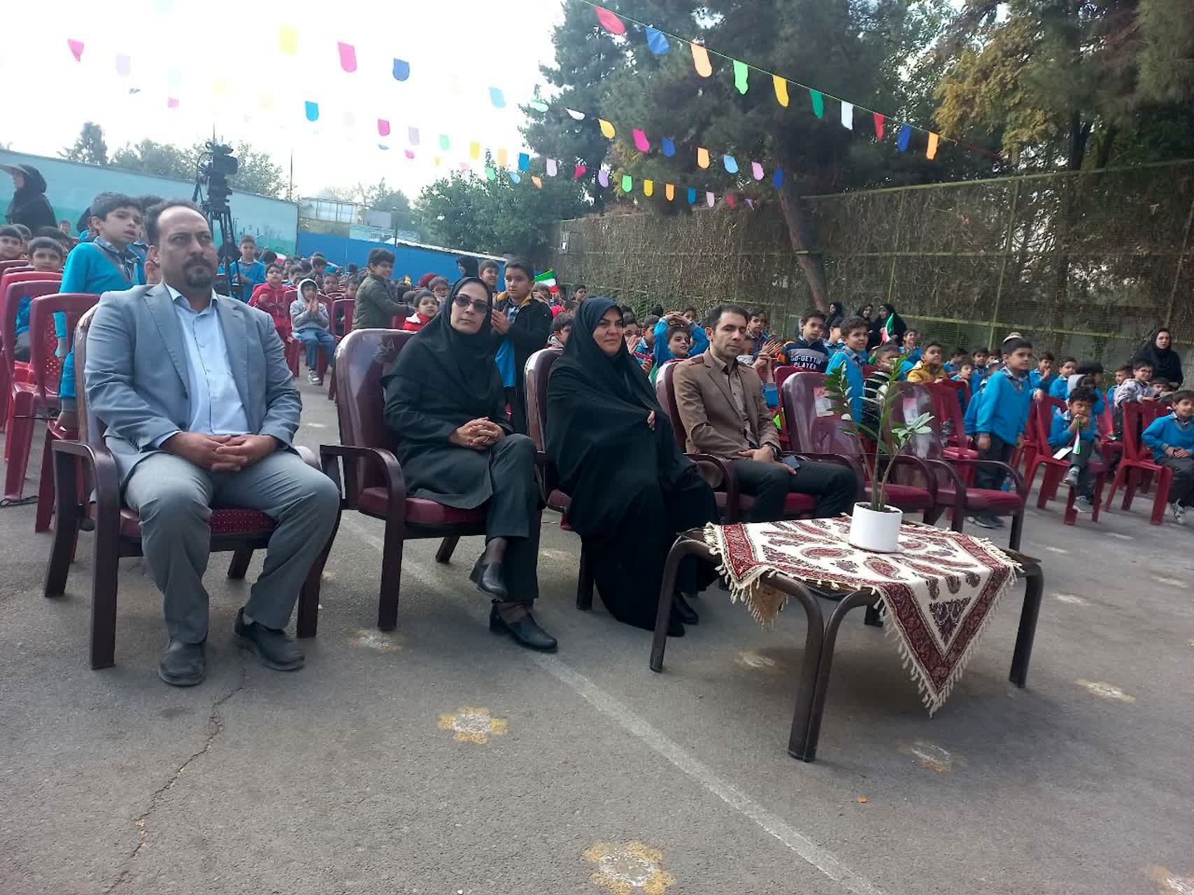 جشن روز دانش‌آموز در دبستان شهید رسول نم‌نبات ناحیه ۴ اصفهان 