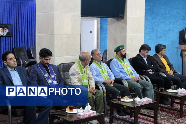 دیدار مربیان و اعضای منتخب سازمان دانش‌آموزی سمنان با نماینده ولی‌فقیه در استان 
