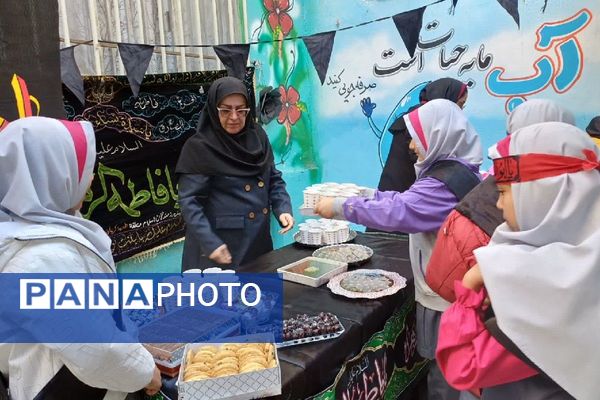 ایستگاه صلواتی در دبستان سارا، میزبان دل‌های کوچک در سوگ حضرت فاطمه(س) بود