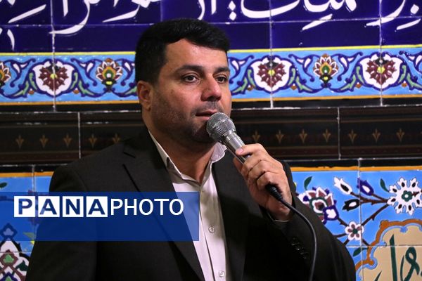 اقامه نماز در مدرسه شهیدان ایرلو قرچک