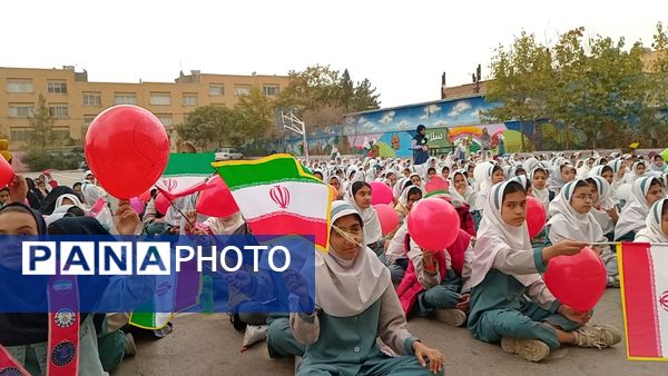 طلوع آگاهی در دل های کوچک؛ جشن روز دانش آموز در دبستان لطیفه