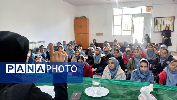 دانش‌آموزان دبیرستان حاج رحمت‌اله شیروانی در سوگ حضرت فاطمه زهرا(س)