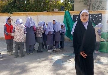 ایام فاطمیه که می آید دیوارهای مدرسه هم حال و هوای دلدادگی می گیرند