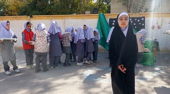 ایام فاطمیه که می آید دیوارهای مدرسه هم حال و هوای دلدادگی می گیرند