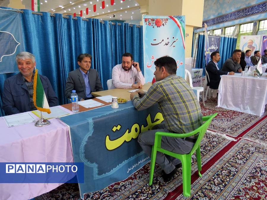 برپایی میز خدمت ادارهکل آموزش پرورش استان در مصلی بجنورد