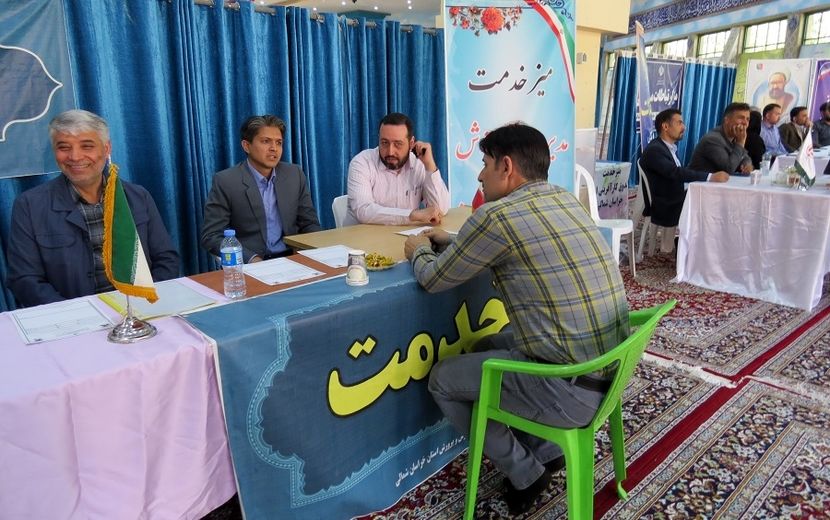 برپایی میز خدمت اداره‌کل آموزش پرورش استان در مصلی بجنورد 