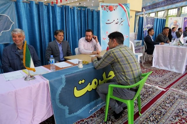برپایی میز خدمت اداره‌کل آموزش پرورش استان در مصلی بجنورد 