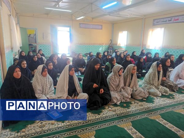 نماز جماعت در دبیرستان میرزا جعفر سروقد مشهد مقدس 