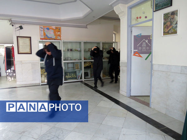 برگزاری مانور زلزله در هنرستان محمودیه شهرستان بجنورد 
