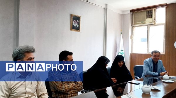 بازدید مدیر آموزش و پرورش ناحیه یک زنجان و تجلیل از فعالان خبرگزاری پانا در استان