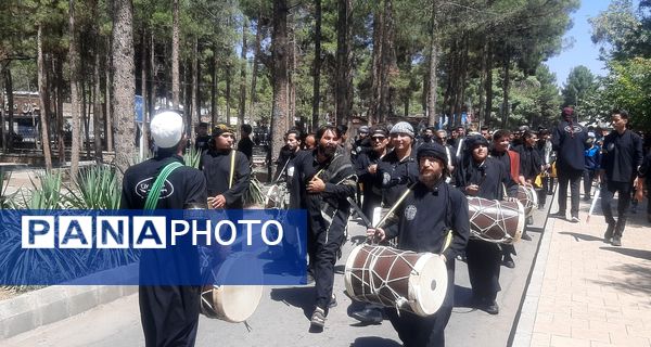 جاماندگان اربعین حسینی در  راهپیمایی حرم تا حرم نیشابور 