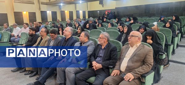 اجلاس مدیران آموزش‌وپرورش منطقه ۱۰ با محوریت تقبیح جنایات صهیونیست‌ها و تقویت پایگاه‌های تابستانی مدارس