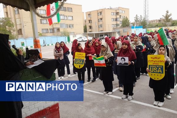 مراسم شهادت سید حسن نصرالله رهبر مدیر سیاسی در دبیرستان نورالهدی مشهد