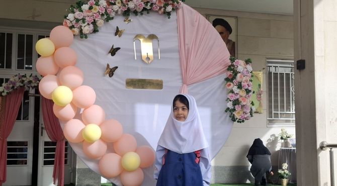 شور و اشتیاق دانش‌آموزان کلاس اولی برای حضور در مدرسه 