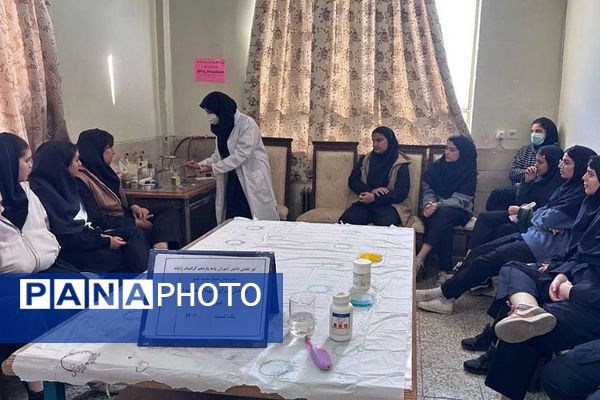 بازدید دانش‌آموزان فیروزکوهی از پژوهش‌سرای شهدای هسته‌ای 