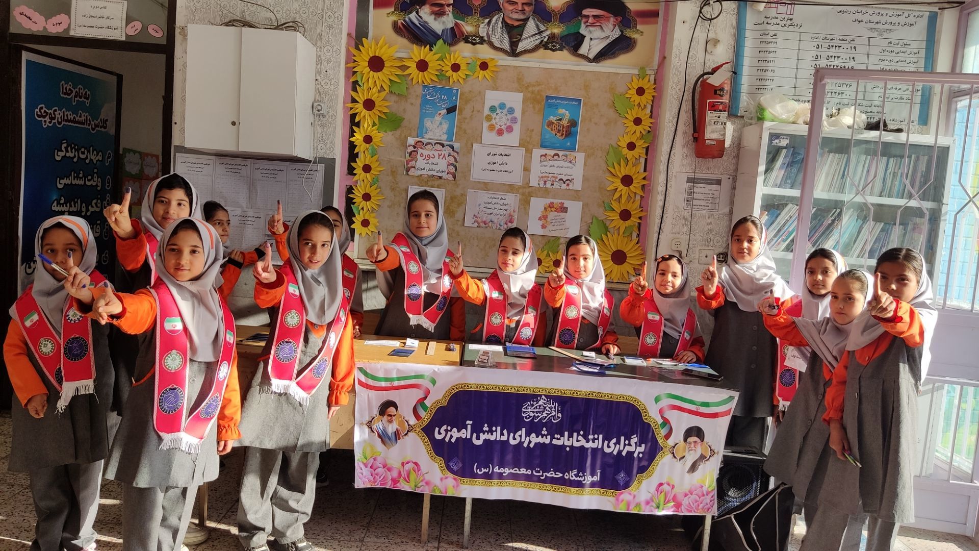 انتخابات شورای دانش آموزی در دبستان دخترانه حضرت معصومه ( س )
