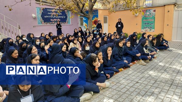 گرامیداشت  هفته ملی دیابت در دبیرستان صالحین