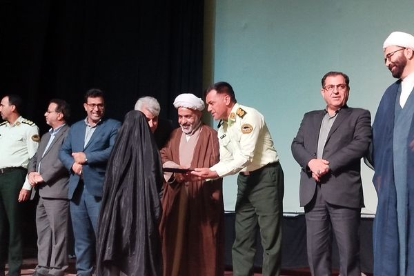 تقدیر از منتخبین مسابقه سواد سایبری در سالن سرو کاشمر